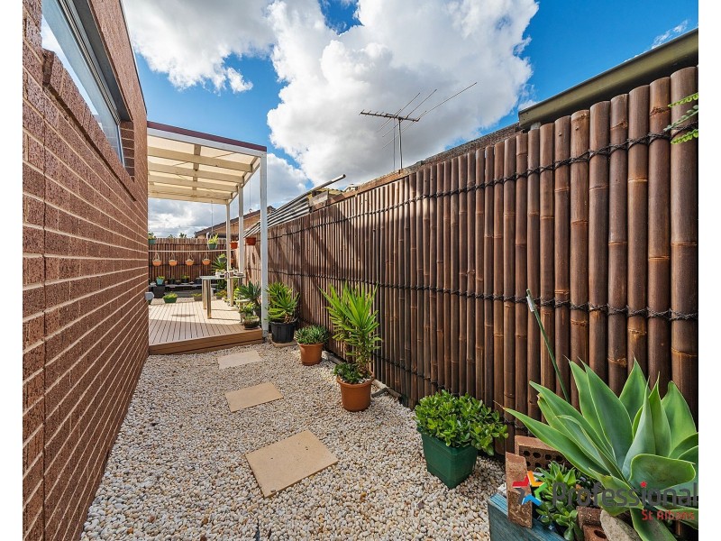 2/56 Andrew Road, St Albans VIC 3021