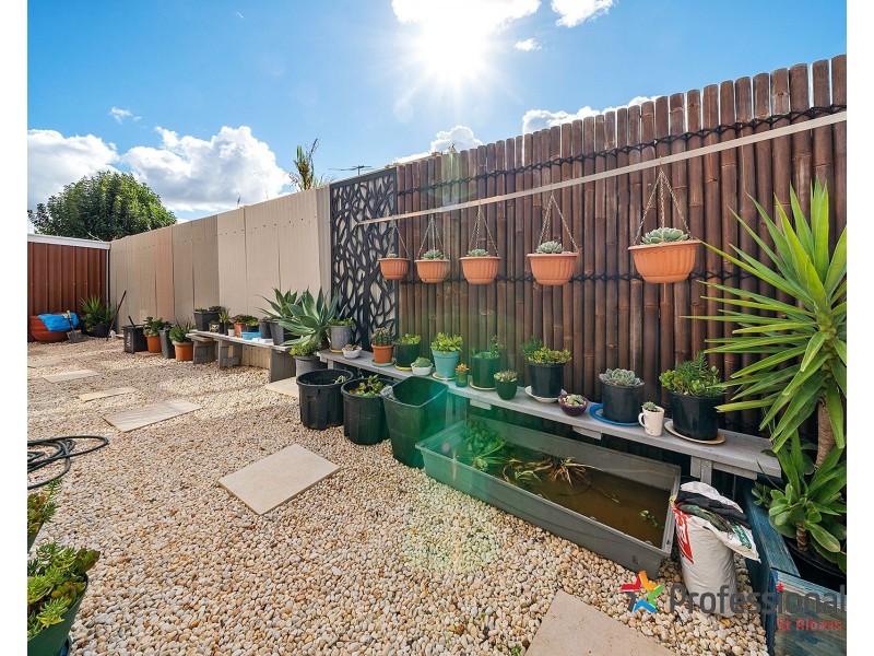 2/56 Andrew Road, St Albans VIC 3021