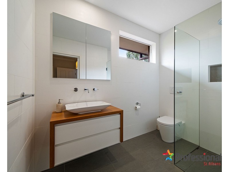 1 Monza Court, Deer Park VIC 3023