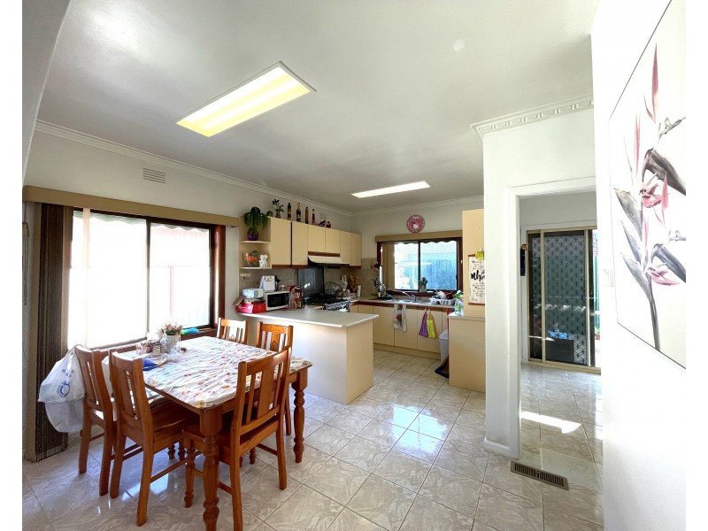 1/56 Andrew Road, St Albans VIC 3021