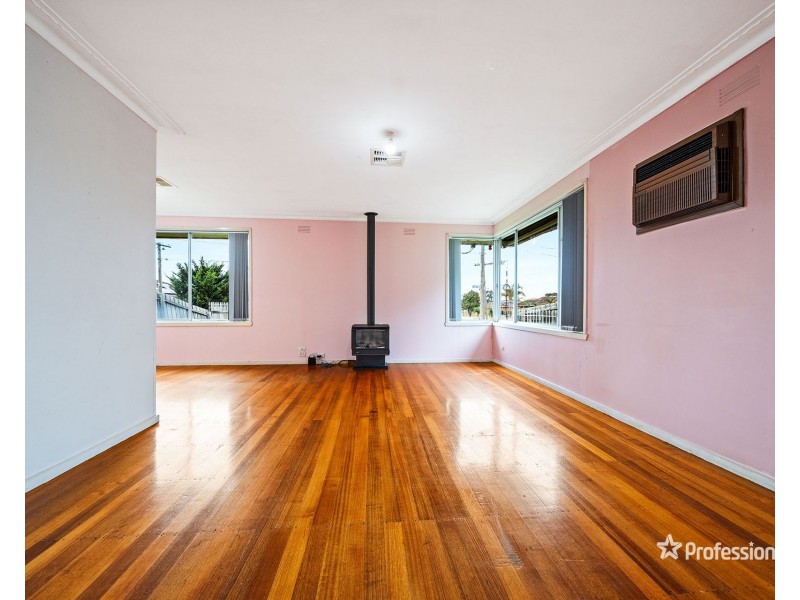 7 Chestnut Drive, St Albans VIC 3021