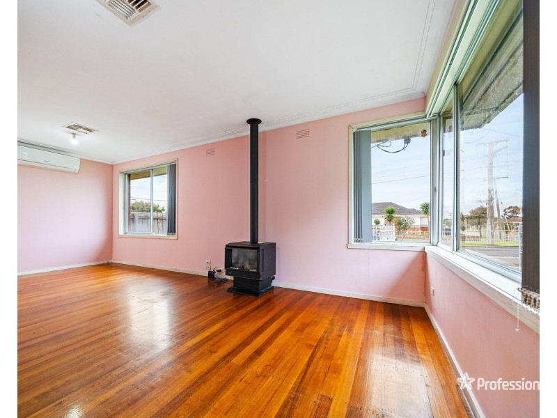 7 Chestnut Drive, St Albans VIC 3021