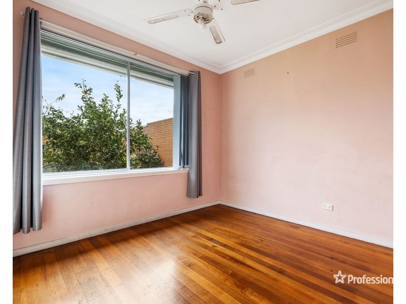 7 Chestnut Drive, St Albans VIC 3021