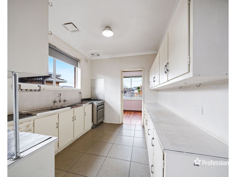 7 Chestnut Drive, St Albans VIC 3021