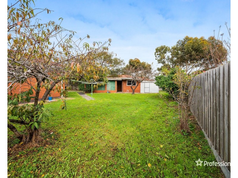 7 Chestnut Drive, St Albans VIC 3021
