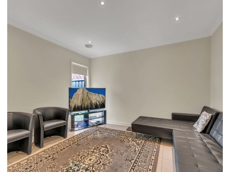 8 Rockpool Road, Truganina VIC 3029