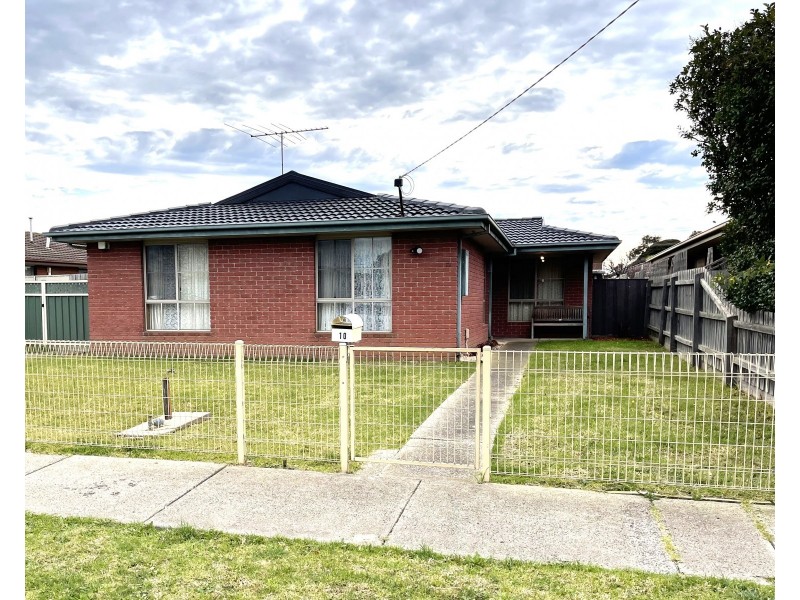 10 Rosslare Parade, St Albans VIC 3021