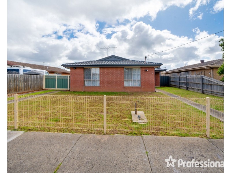 10 Rosslare Parade, St Albans VIC 3021