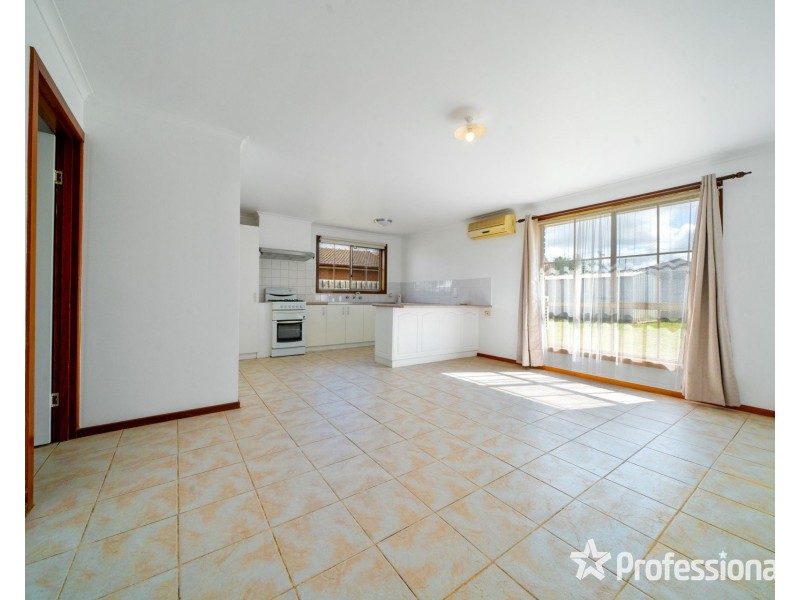 10 Rosslare Parade, St Albans VIC 3021