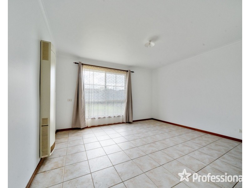 10 Rosslare Parade, St Albans VIC 3021