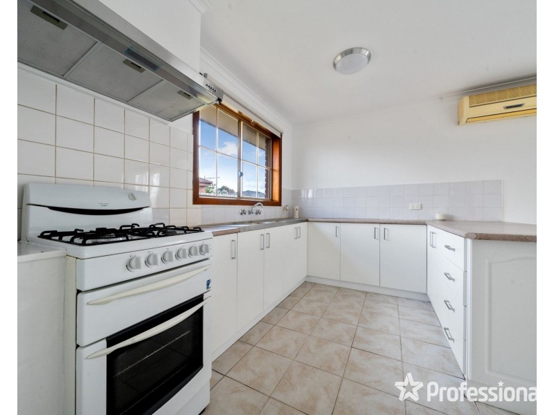 10 Rosslare Parade, St Albans VIC 3021