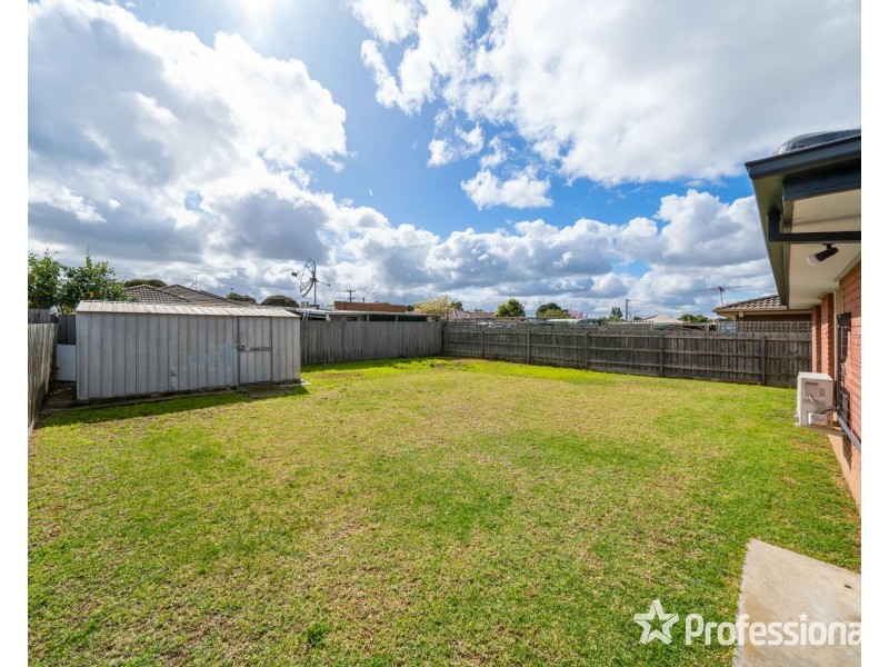 10 Rosslare Parade, St Albans VIC 3021
