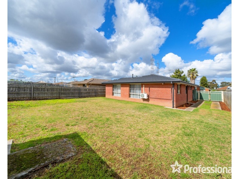 10 Rosslare Parade, St Albans VIC 3021