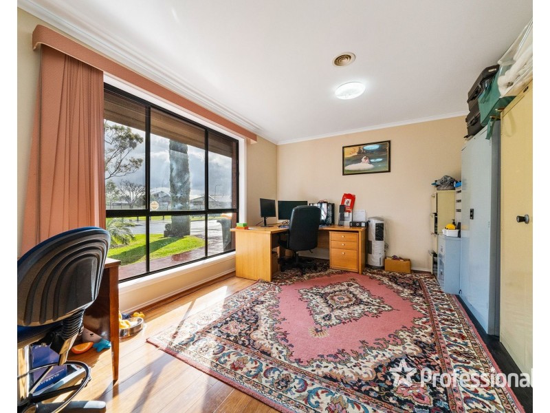 14 Paringa Drive, St Albans VIC 3021