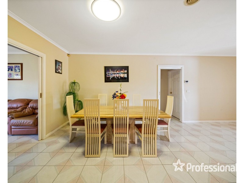 14 Paringa Drive, St Albans VIC 3021