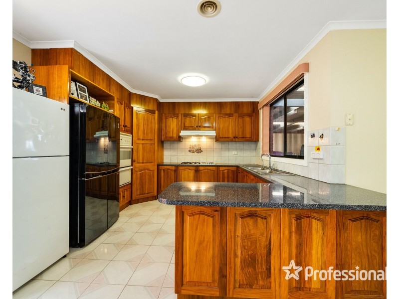 14 Paringa Drive, St Albans VIC 3021