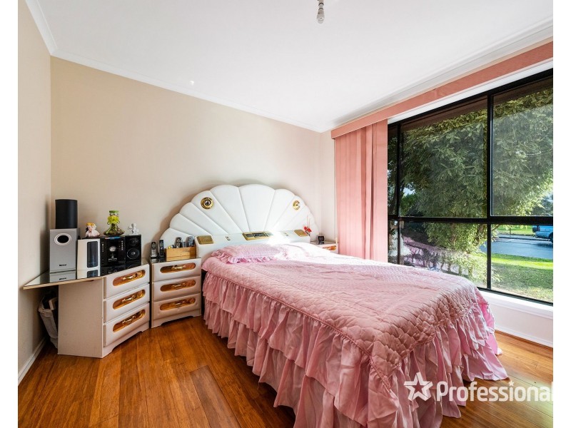 14 Paringa Drive, St Albans VIC 3021