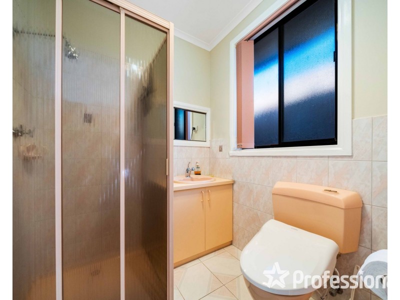 14 Paringa Drive, St Albans VIC 3021