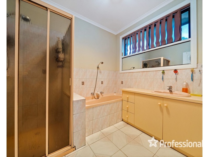 14 Paringa Drive, St Albans VIC 3021