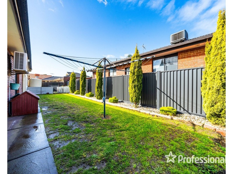 14 Paringa Drive, St Albans VIC 3021