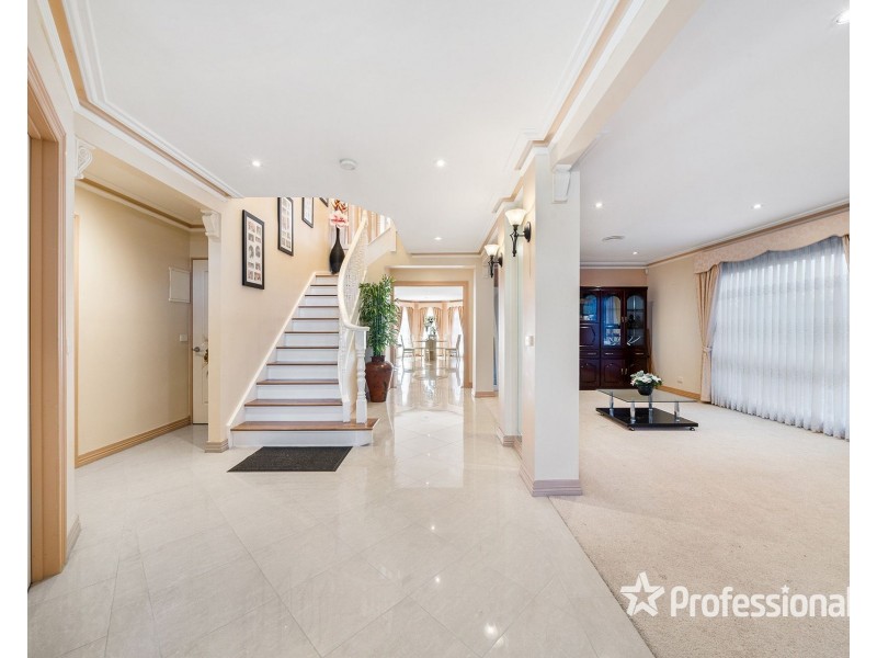 12 Tudor Rose Crescent, Sydenham VIC 3037