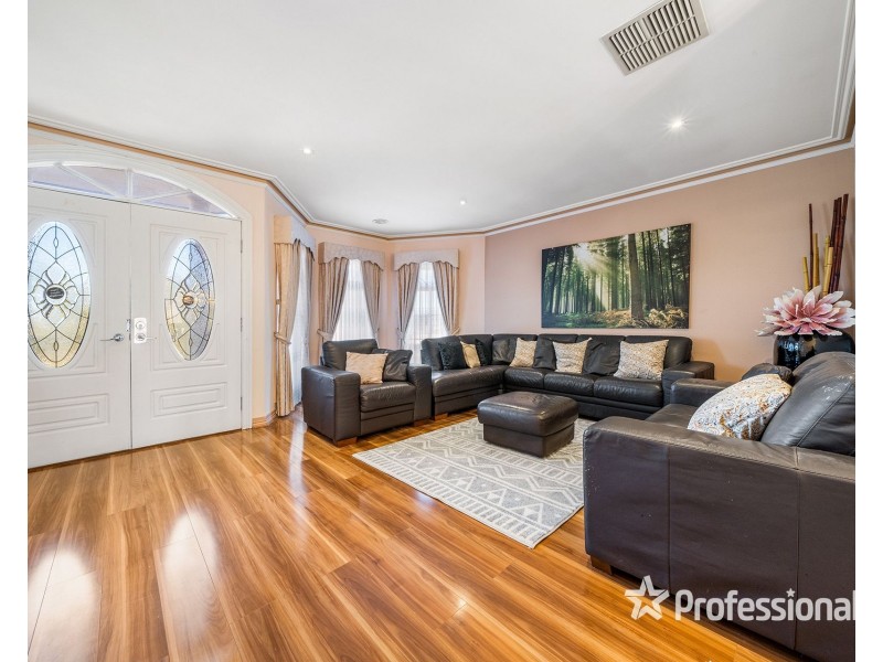 12 Tudor Rose Crescent, Sydenham VIC 3037