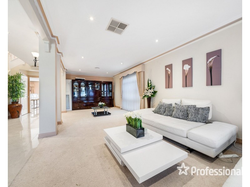 12 Tudor Rose Crescent, Sydenham VIC 3037