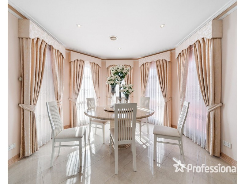 12 Tudor Rose Crescent, Sydenham VIC 3037