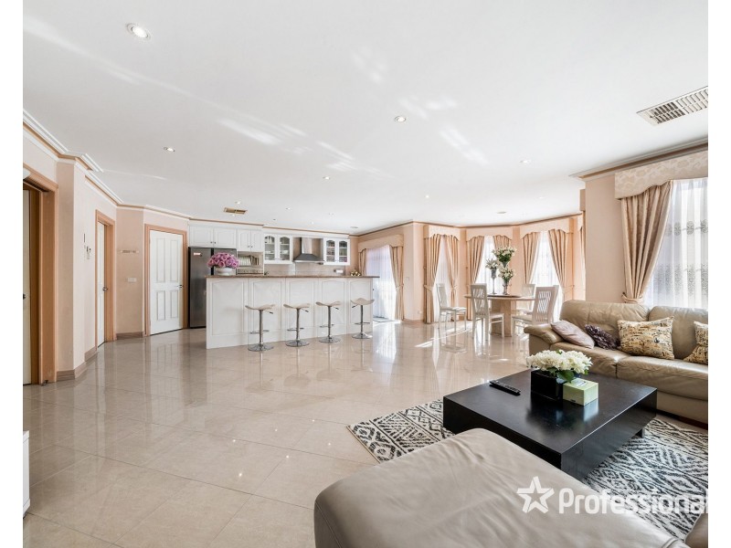 12 Tudor Rose Crescent, Sydenham VIC 3037