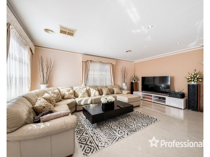 12 Tudor Rose Crescent, Sydenham VIC 3037