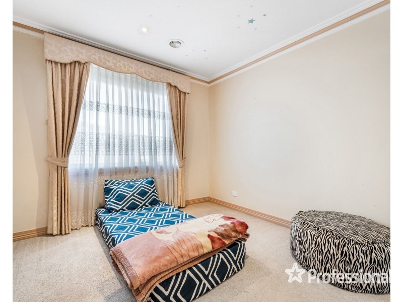 12 Tudor Rose Crescent, Sydenham VIC 3037