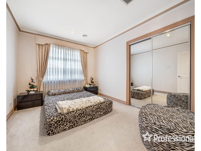 12 Tudor Rose Crescent, Sydenham VIC 3037