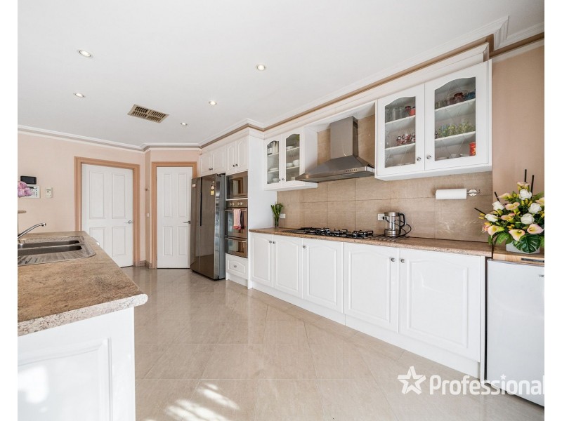 12 Tudor Rose Crescent, Sydenham VIC 3037