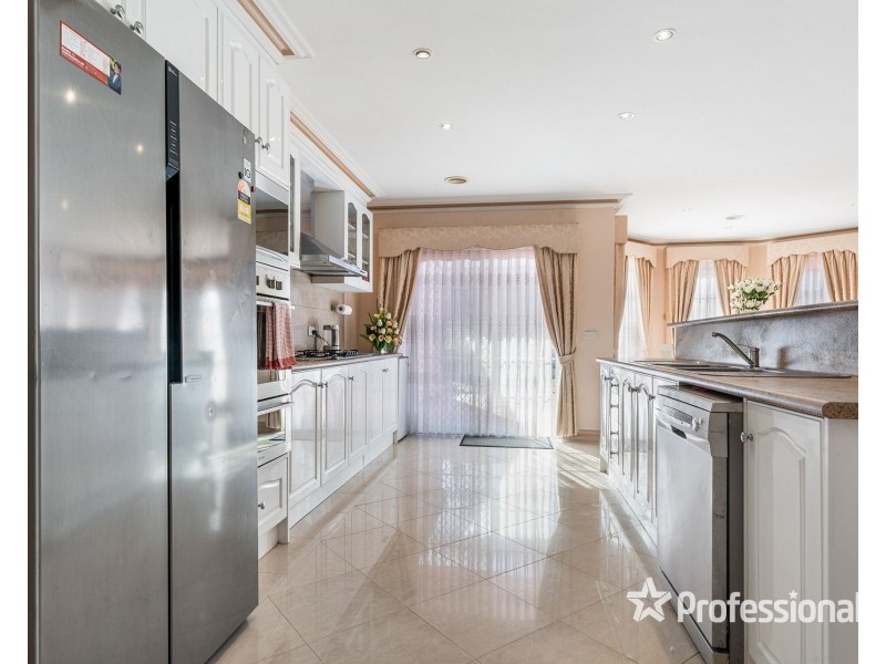 12 Tudor Rose Crescent, Sydenham VIC 3037