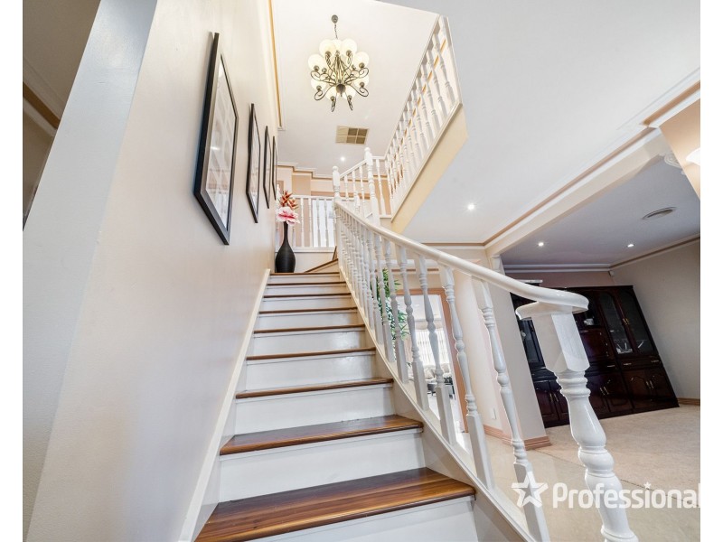 12 Tudor Rose Crescent, Sydenham VIC 3037