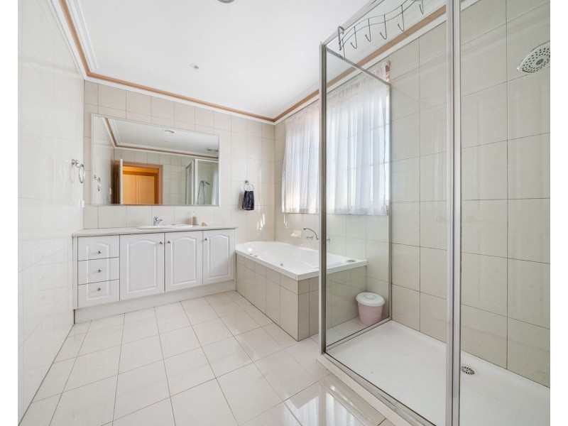 12 Tudor Rose Crescent, Sydenham VIC 3037