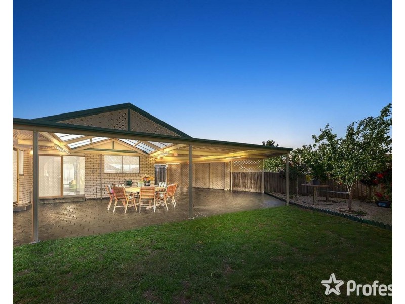 8 Newark Court, Albanvale VIC 3021