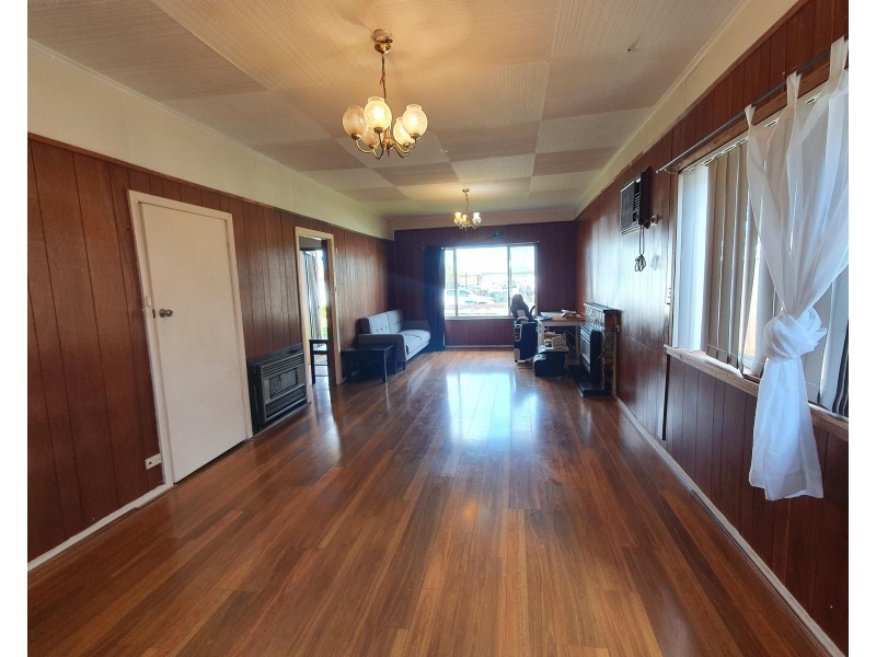 128 Power Street, St Albans VIC 3021