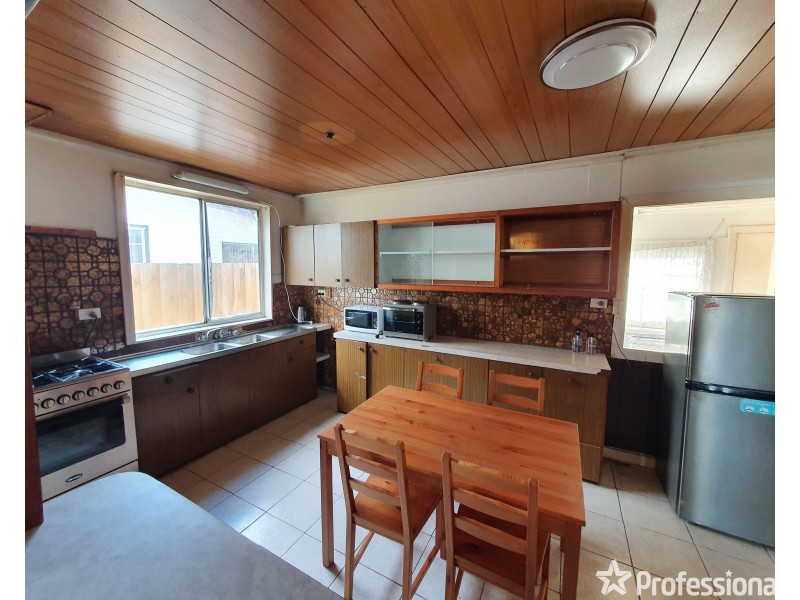 128 Power Street, St Albans VIC 3021