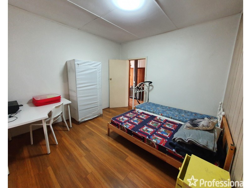 128 Power Street, St Albans VIC 3021