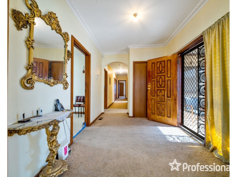 77 Walmer Avenue, St Albans VIC 3021