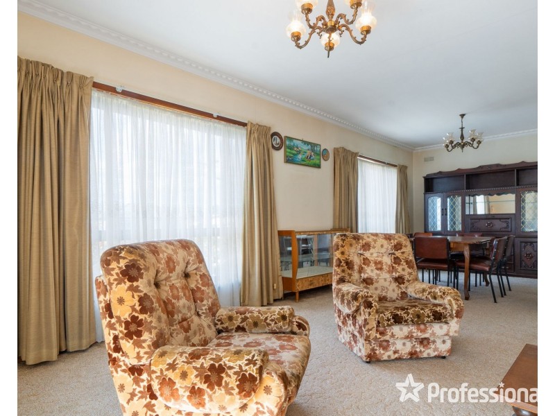 77 Walmer Avenue, St Albans VIC 3021