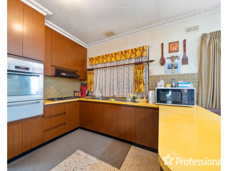 77 Walmer Avenue, St Albans VIC 3021