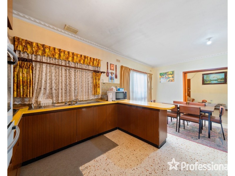 77 Walmer Avenue, St Albans VIC 3021