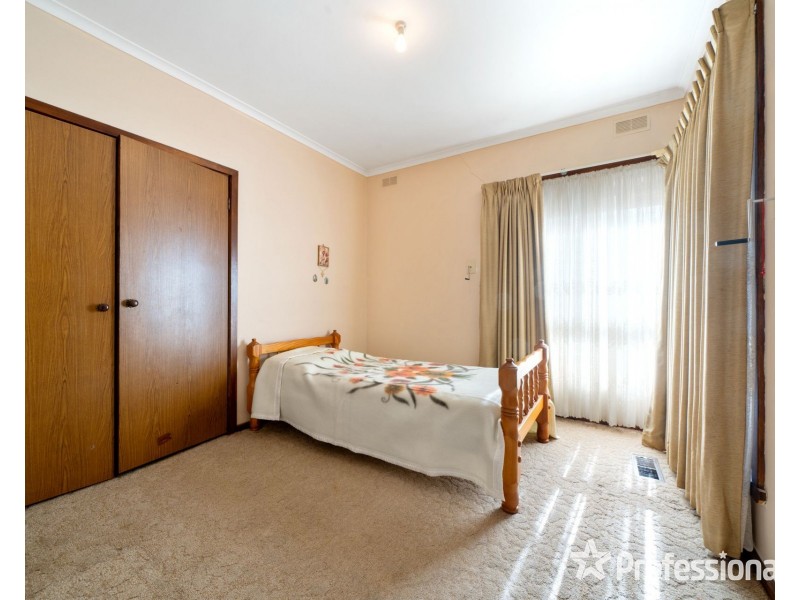 77 Walmer Avenue, St Albans VIC 3021