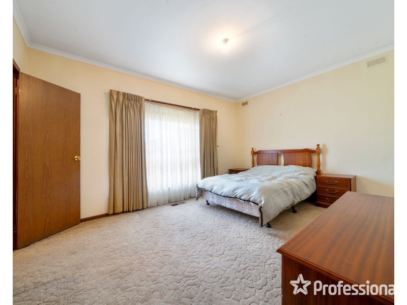 77 Walmer Avenue, St Albans VIC 3021