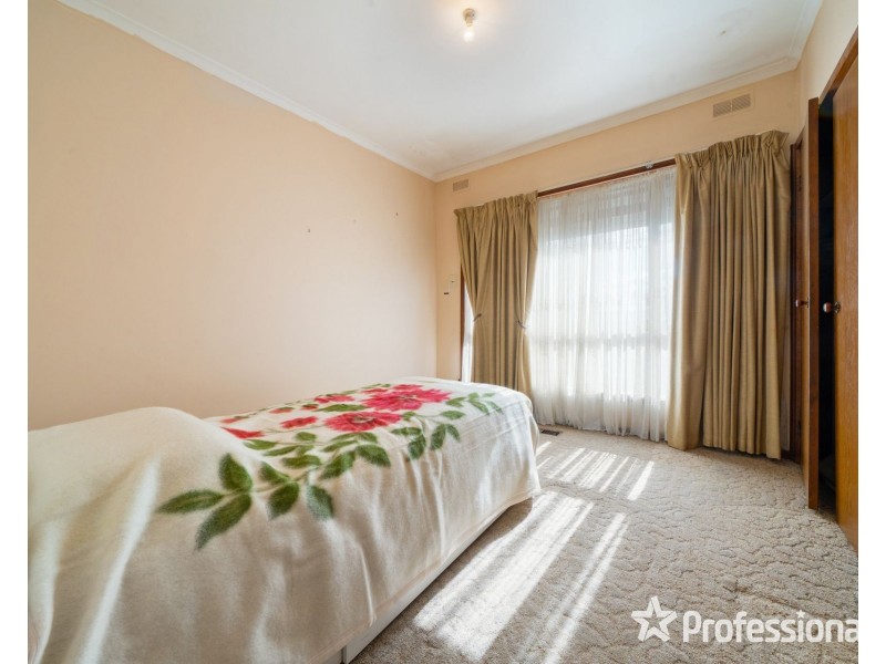 77 Walmer Avenue, St Albans VIC 3021