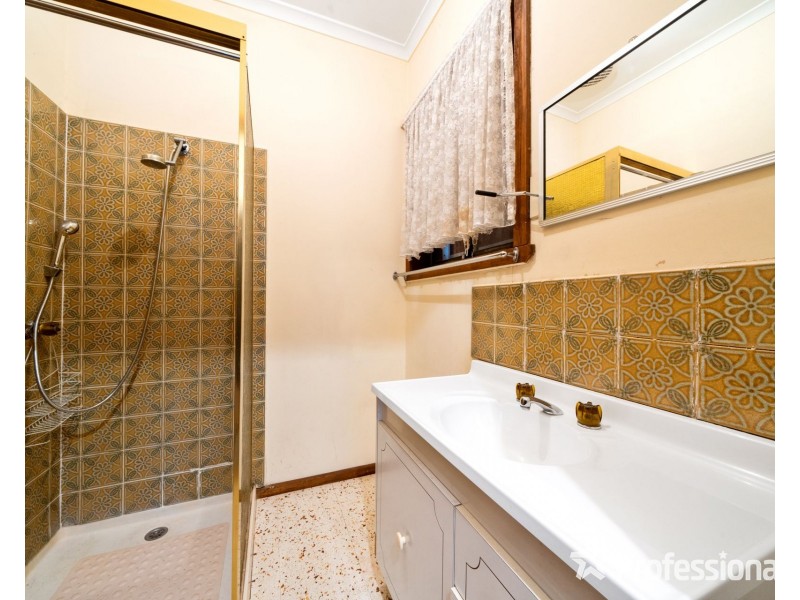77 Walmer Avenue, St Albans VIC 3021