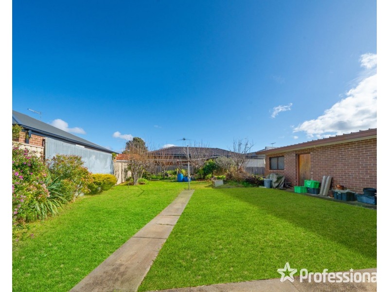 77 Walmer Avenue, St Albans VIC 3021