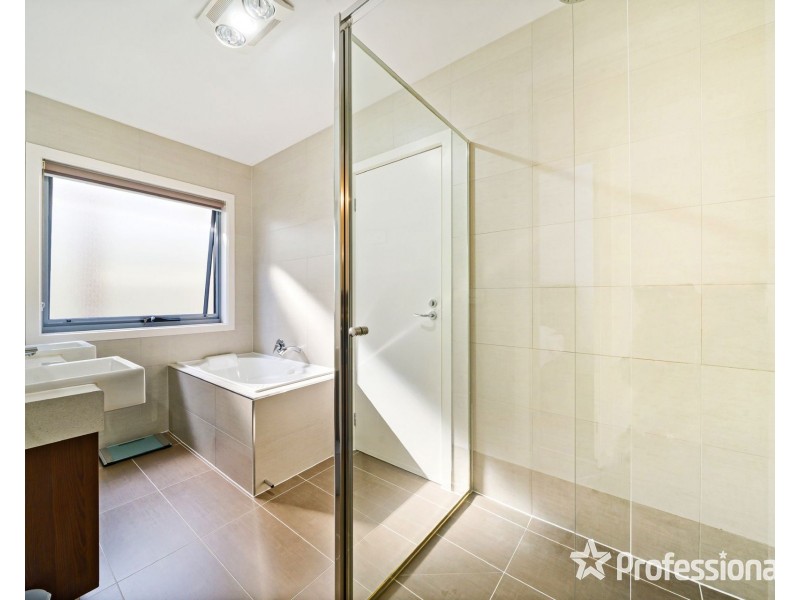 2/51 Walmer Avenue, St Albans VIC 3021